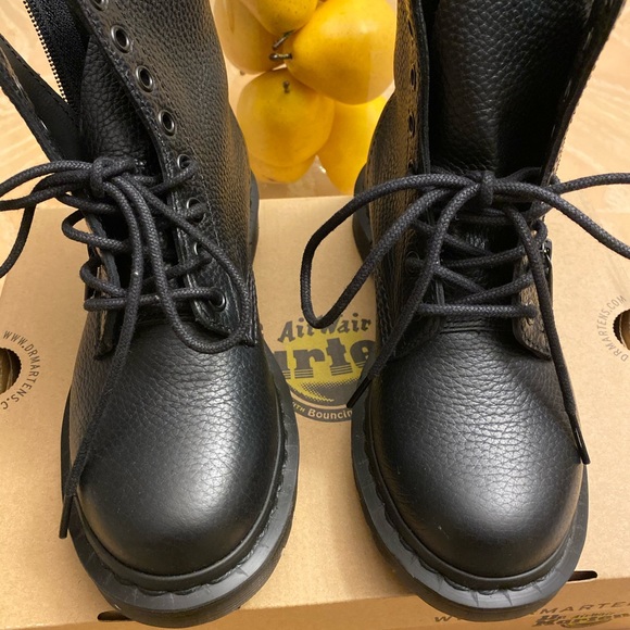 Dr. Martens Shoes - Black Dr Martens